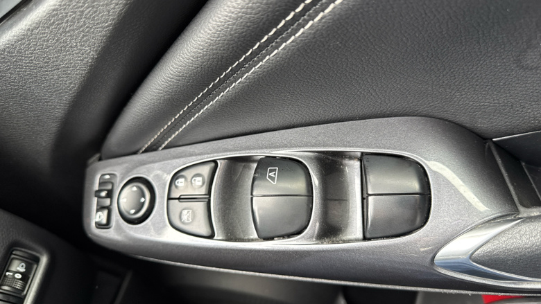 Nissan Juke 1.0 DiG-T 114 N-Connecta 5dr DCT Petrol Hatchback